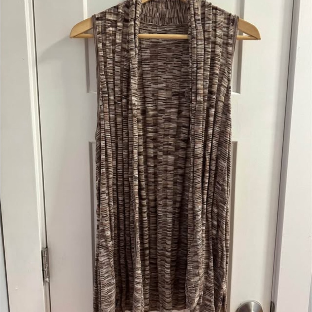 Sleeveless Open-Front Knit Duster Vest in Brown Speckle